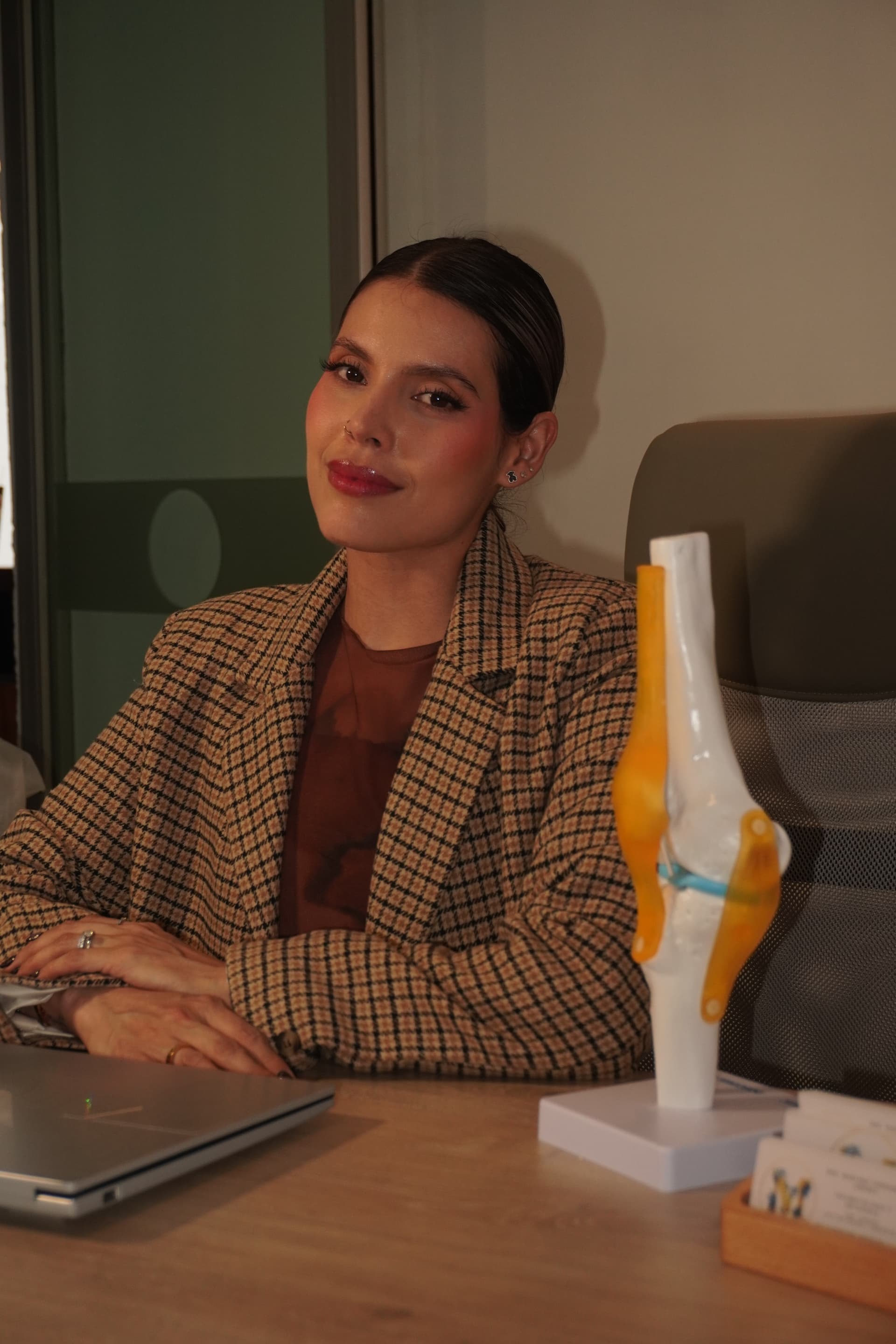 Viscosuplementación: infiltración de ácido hialurónico de alta densidad en rodilla, cadera y hombro realizada por la Dra. Mariana Fernández, traumatóloga en Guadalajara